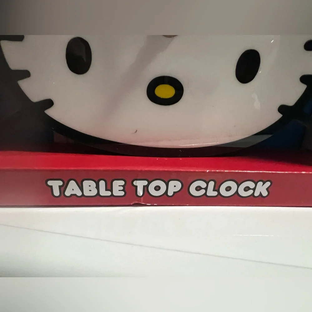 NWT-Hello Kitty Tabletop Clock